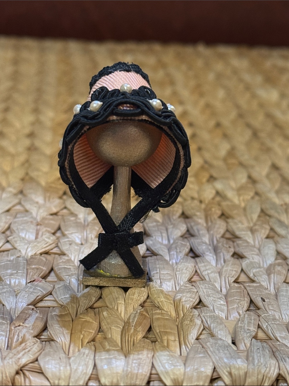 Miniature bonnet